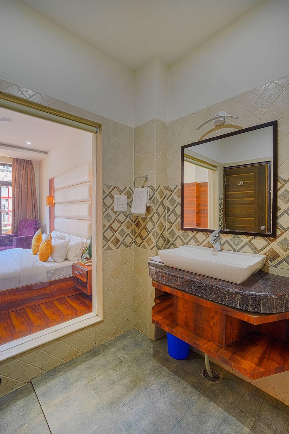 Superior Double or Twin Room | Bathroom | Slippers, towels
