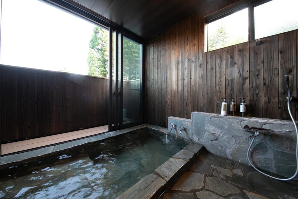 Separate tub and shower, deep soaking tub, free toiletries, hair dryer