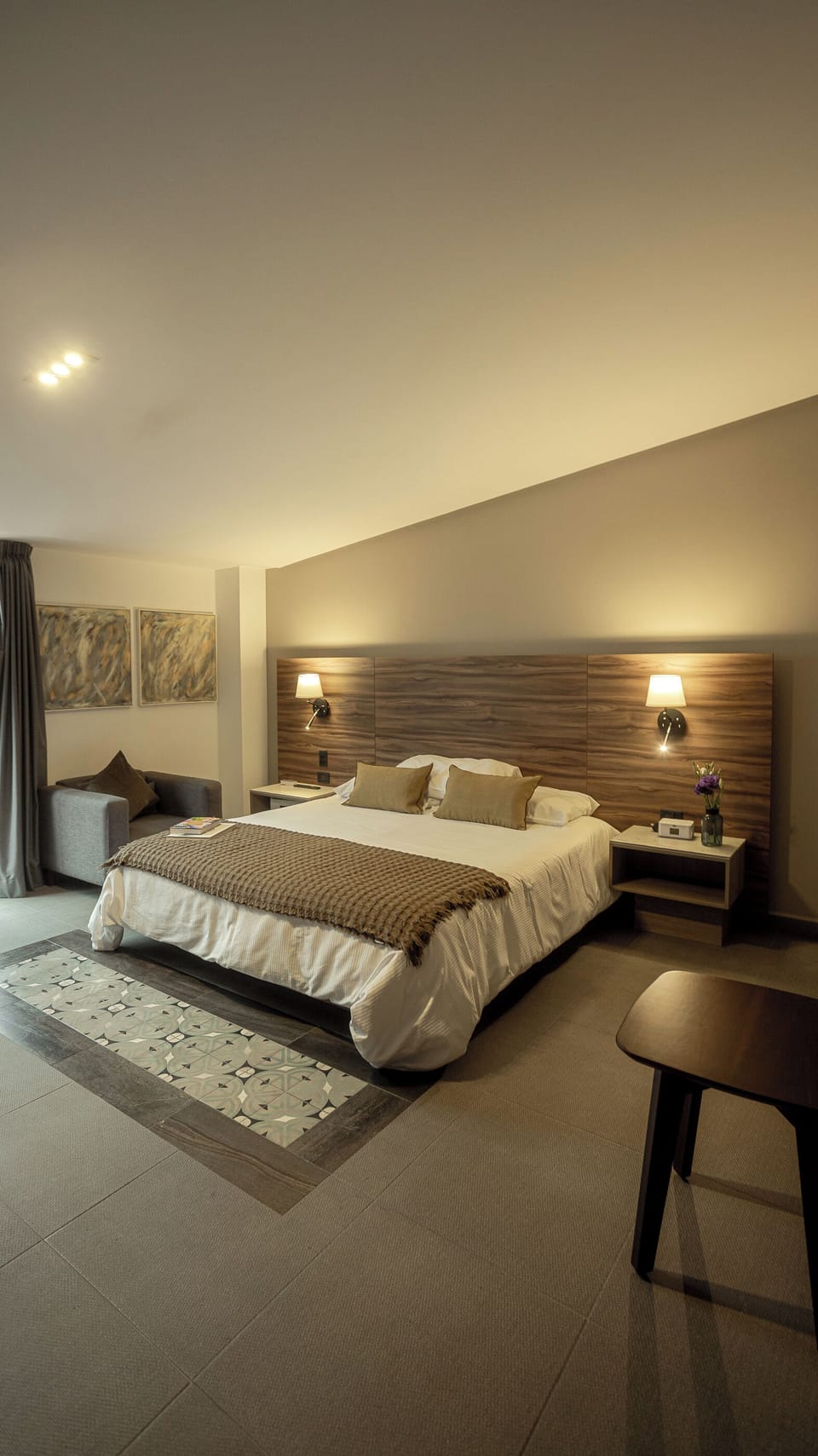 Premium bedding, down comforters, minibar, in-room safe