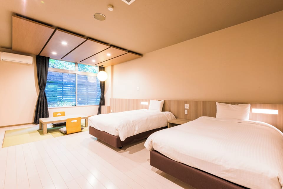 Superior Twin Room - Shared Bathroom - Non-Smoking | In-room safe, bed sheets