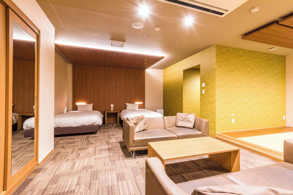 Superior Japanese-Western-Style Twin Room with 8 Tatami mats - Indoor Bath - Non-Smoking | In-room safe, bed sheets