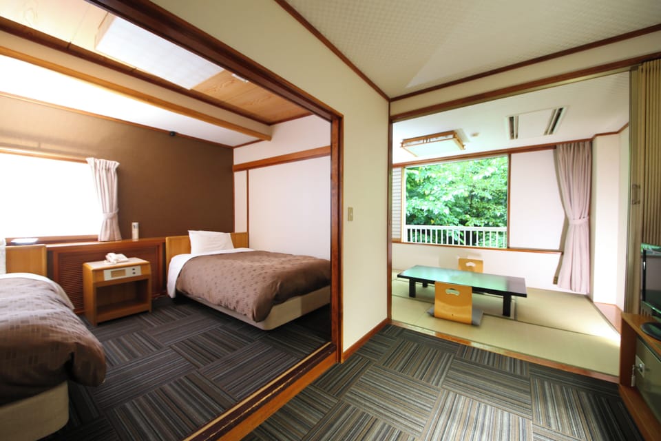 Standard Japanese-Western-Style Twin Room with 6 Tatami mats - Indoor Bath - Non-Smoking | In-room safe, bed sheets