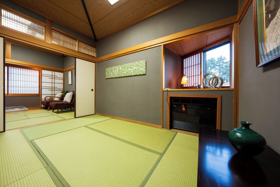 Deluxe Triple Room, Mountain View | Down comforters, in-room safe, WiFi (free), individually decorated