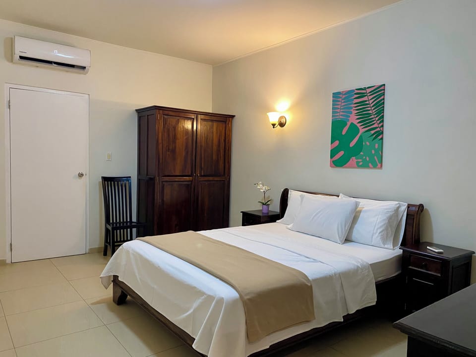 Standard Room, 1 Queen Bed | In-room safe, free WiFi, bed sheets