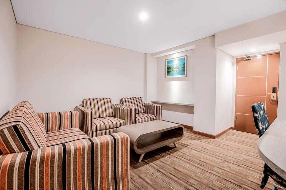 Deluxe Suite | Living room | Flat-screen TV