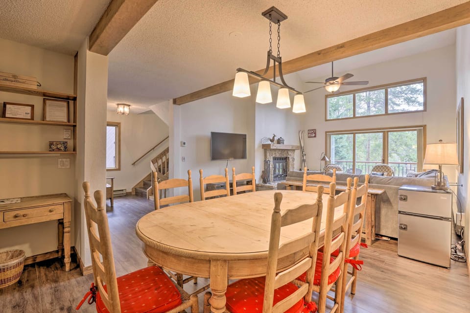 Dining Area | Dishware & Flatware