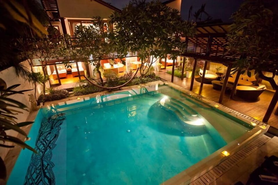 4 BR Luxury Villa Near Beach