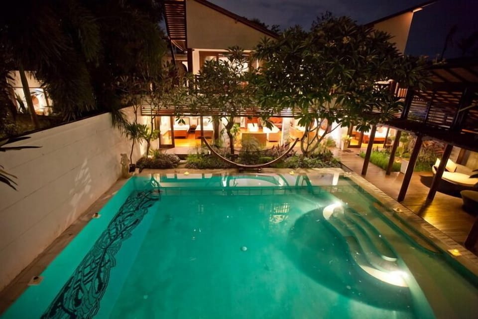 4 BR Luxury Villa Near Beach