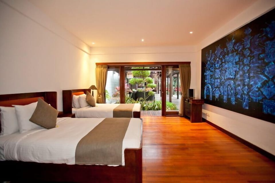 4 BR Luxury Villa Near Beach