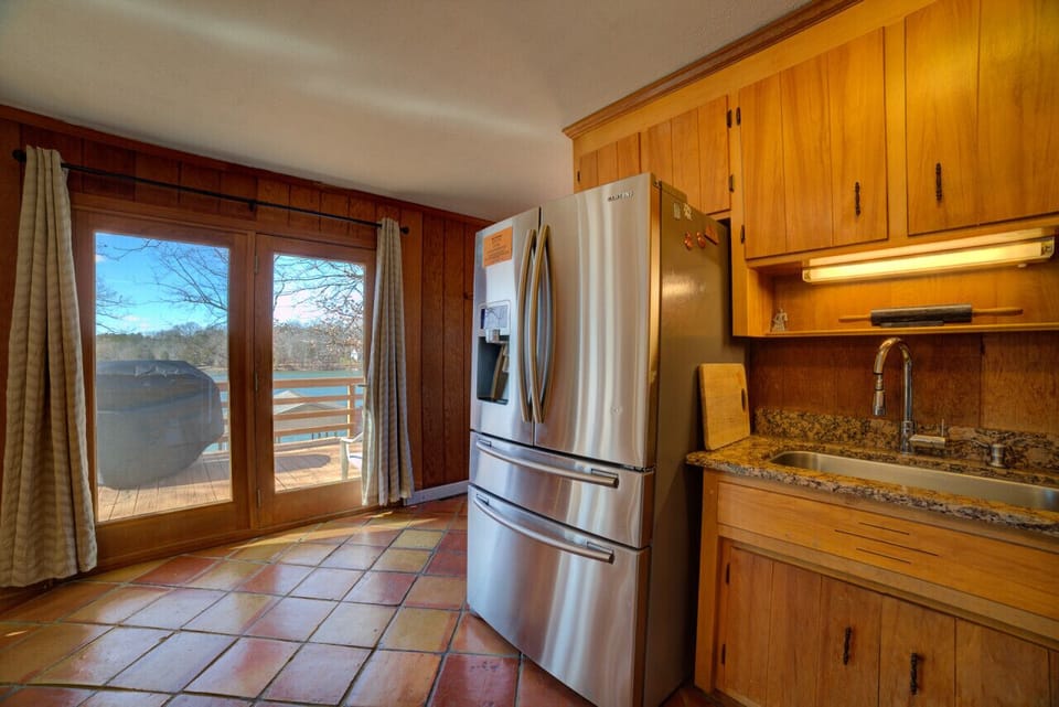 Large fridge with plenty of space for your food and drinks