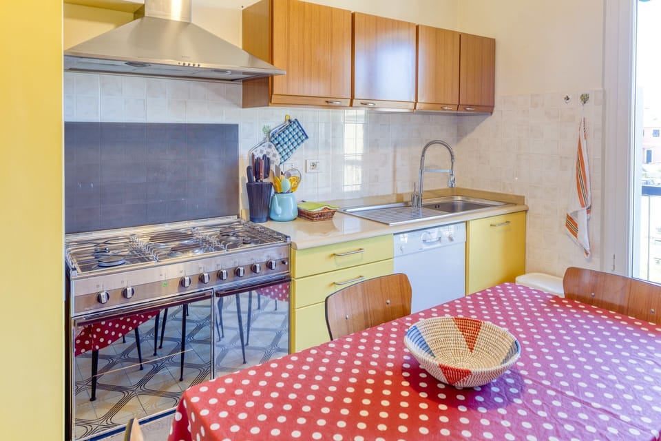 Dining Room, Kitchen