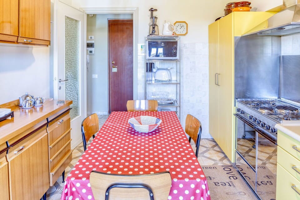 Dining Room, Kitchen