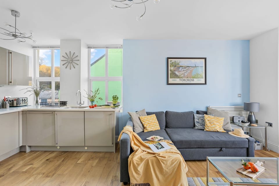 Living space with cooking facilities and seating  - 10 At The Beach