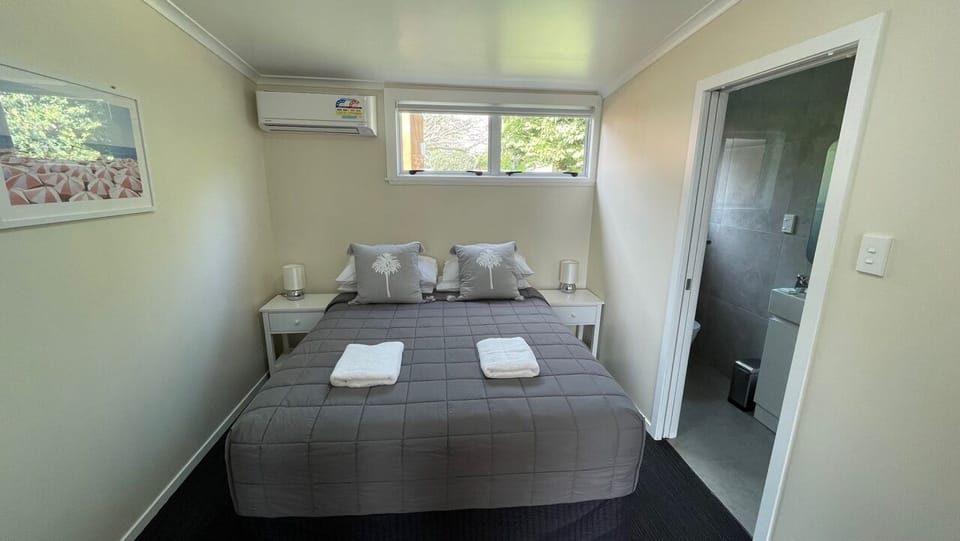 Self Contained Unit Sleeps 4 | Free WiFi