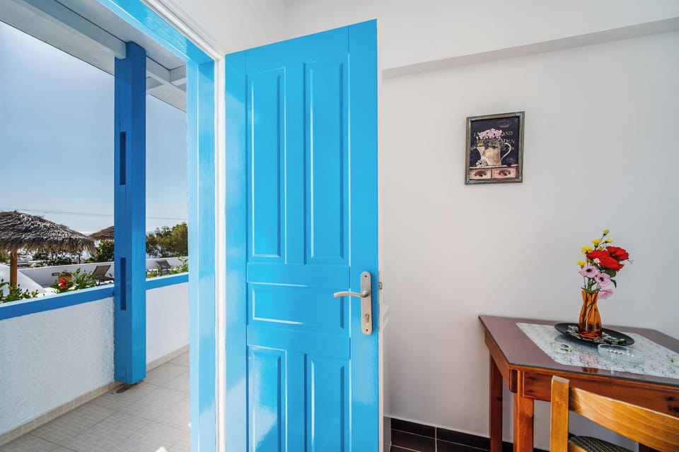 In-room safe, laptop workspace, iron/ironing board, free WiFi