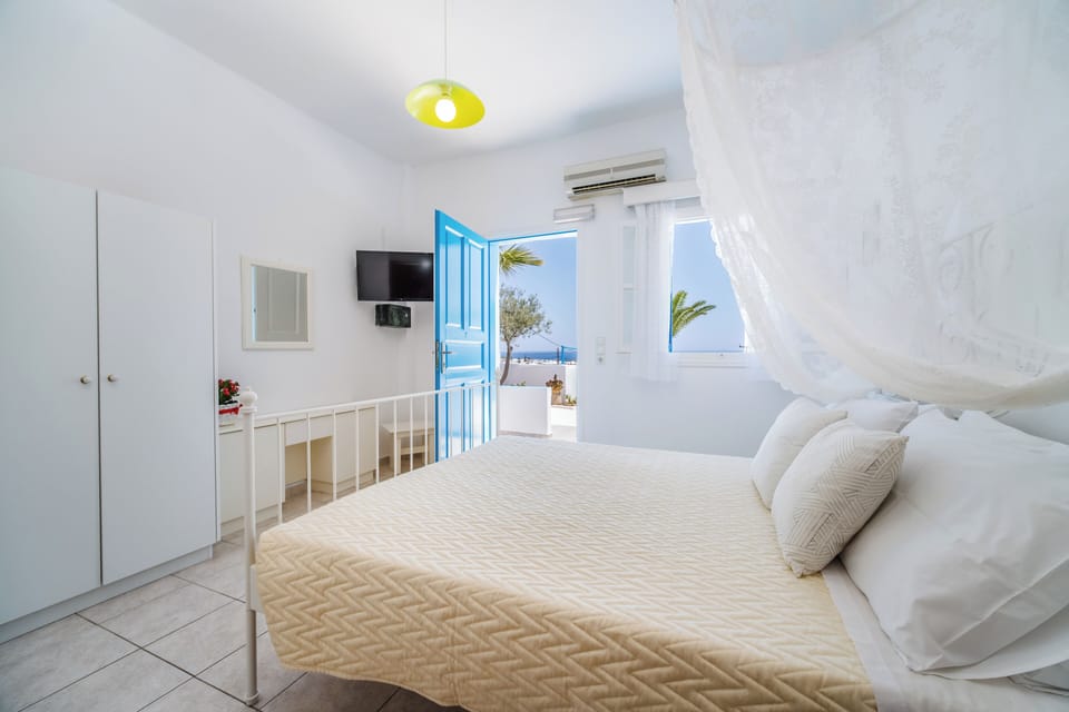 SEA VIEW STUDIO FOR 2 PERSONS | In-room safe, laptop workspace, iron/ironing board, free WiFi
