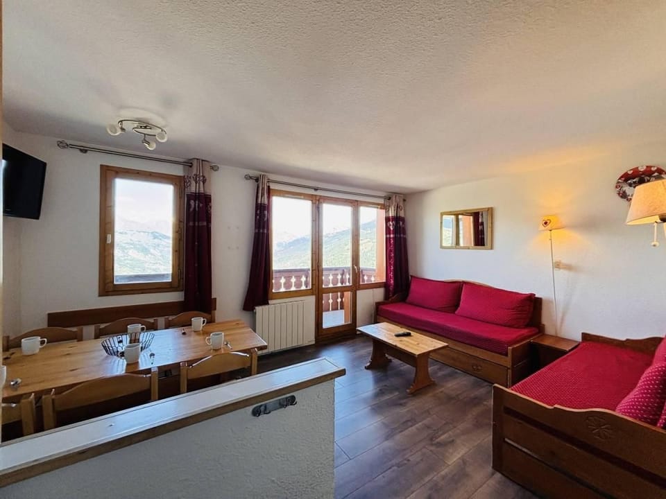 200m from ski slopes, 3rd floor, view mountain, balcony, 38m², Montchavin La Plagne Apartment in Landry