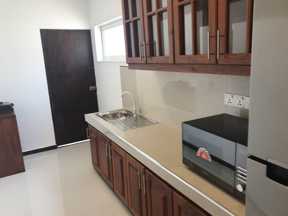 Deluxe House, 2 Bedrooms, Smoking, Refrigerator & Microwave | Private kitchen | Fridge, microwave, cookware/dishes/utensils