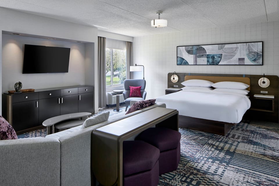 Suite, 1 King Bed with Sofa bed | 1 bedroom, premium bedding, desk, laptop workspace