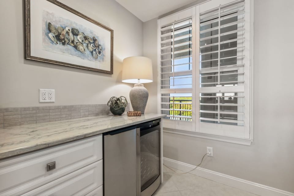 Bar Area with Wine Cooler and Ice Maker