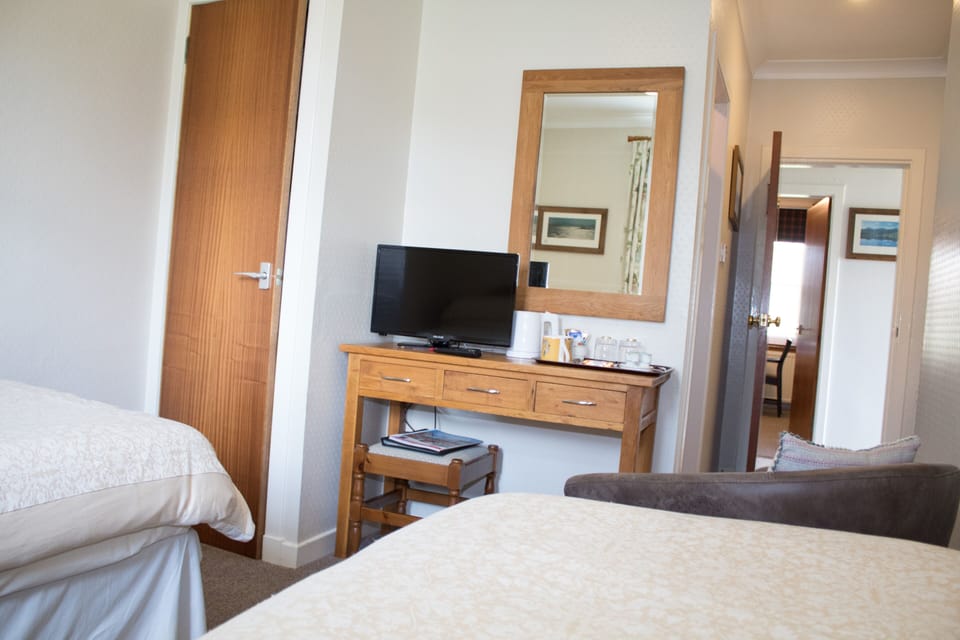 Twin Room, Garden View | Iron/ironing board, free WiFi, bed sheets