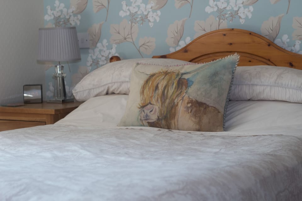 Double Room, Garden View | Iron/ironing board, free WiFi, bed sheets