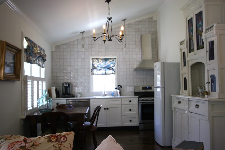 Full kitchen