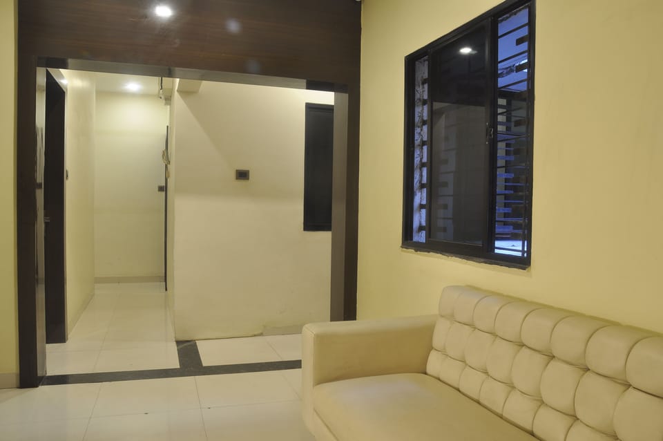JK Rooms 126 Parashar Legacy - Station Hotel in Maharashtra