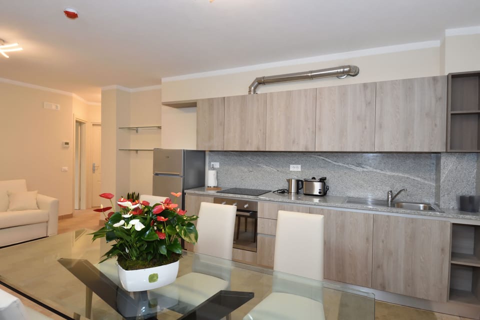 Basic Suite (Apartment Basic Basement - Viola) | Living room | Flat-screen TV
