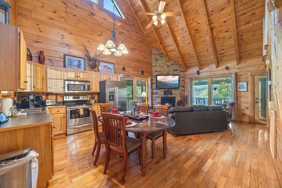Cabin, Multiple Beds, Hot Tub, Mountain View | Private kitchen | Fridge, microwave, oven, stovetop