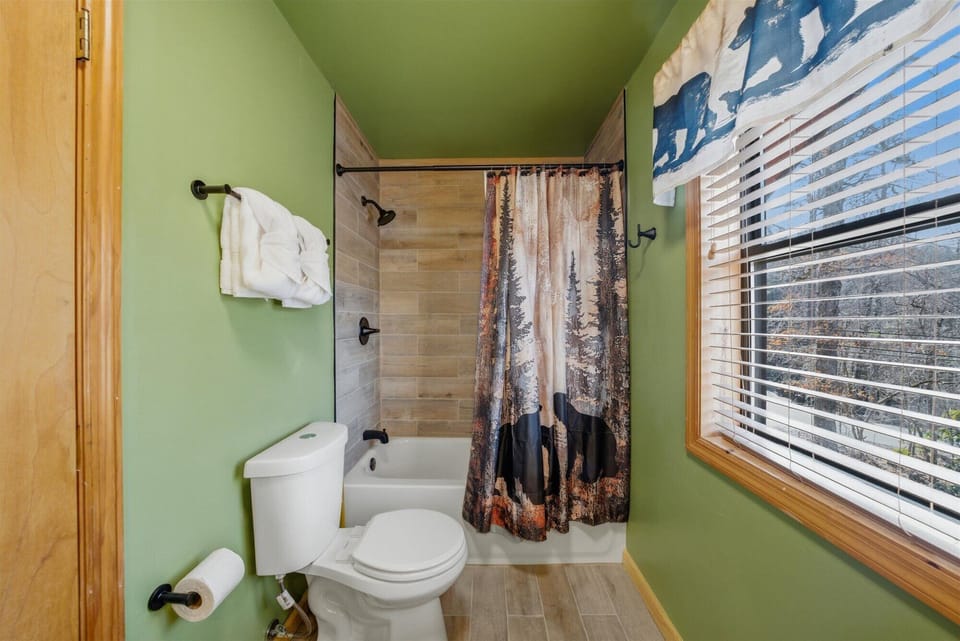Divine Escape - Two Bedroom Chalet Chalet in Gatlinburg