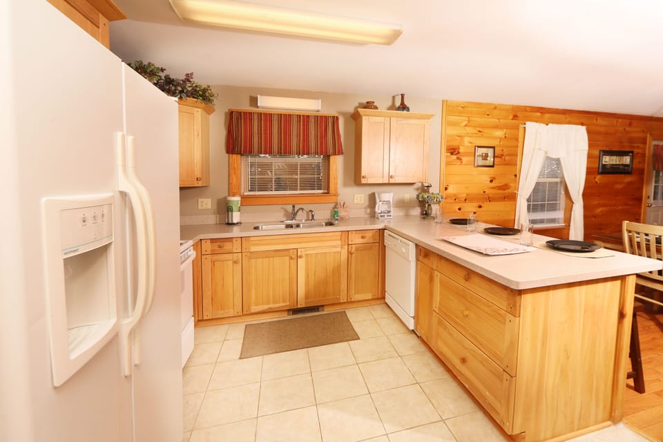 Condo, Multiple Beds, Hot Tub, Mountain View | Private kitchen | Coffee/tea maker, fridge, microwave, oven