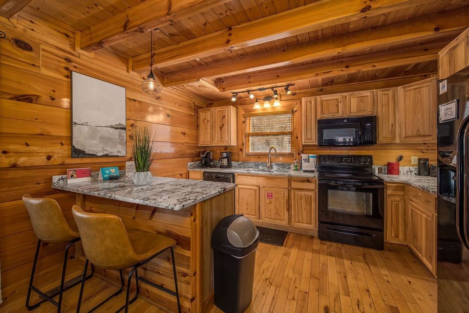 Cabin, Multiple Beds, Hot Tub | Private kitchen | Fridge, microwave, oven, stovetop