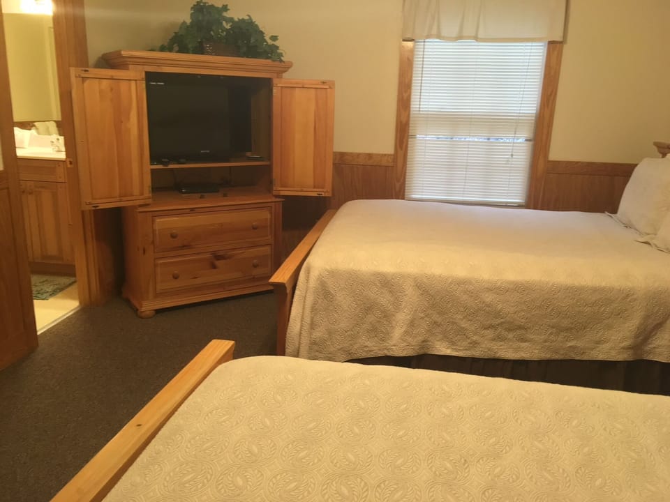 House, Multiple Beds, Hot Tub | 3 bedrooms, individually decorated, individually furnished, desk