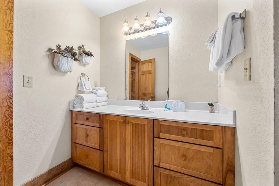 Poplar Point Condo Unit 12B - Two Bedroom Condo Apartment in Pigeon Forge