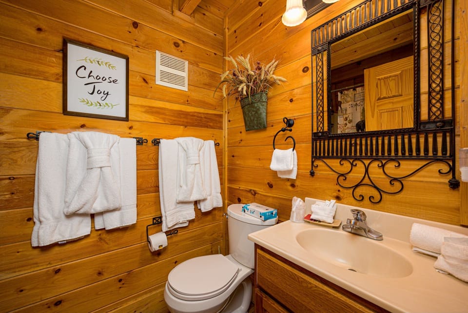 MooseBehaving - Two Bedroom Cabin Cabin in Pigeon Forge