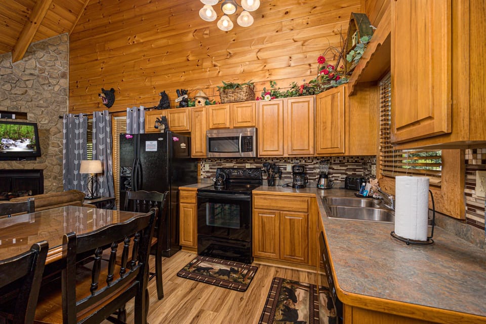 Cabin, Multiple Beds, Hot Tub, Mountain View | Private kitchen | Coffee/tea maker, fridge, microwave, oven