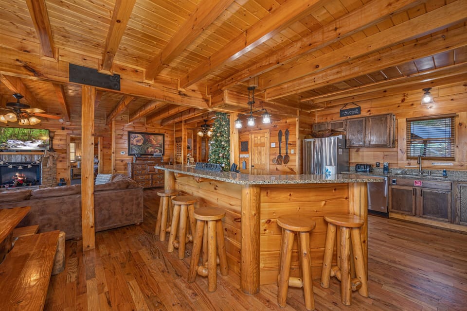 Cabin, Multiple Beds, Hot Tub, Mountain View | Private kitchen | Fridge, microwave, oven, stovetop