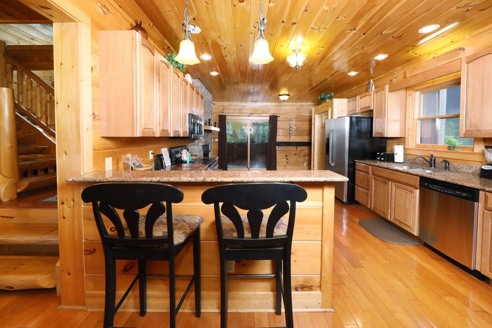 Cabin, Multiple Beds, Hot Tub | Private kitchen | Fridge, microwave, oven, stovetop