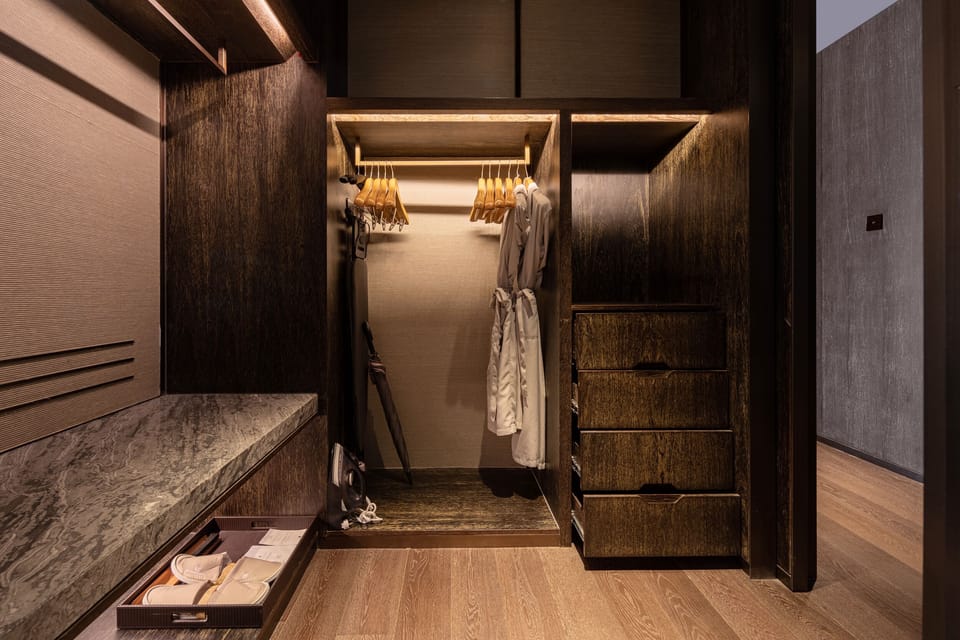 Minibar, in-room safe, desk, iron/ironing board