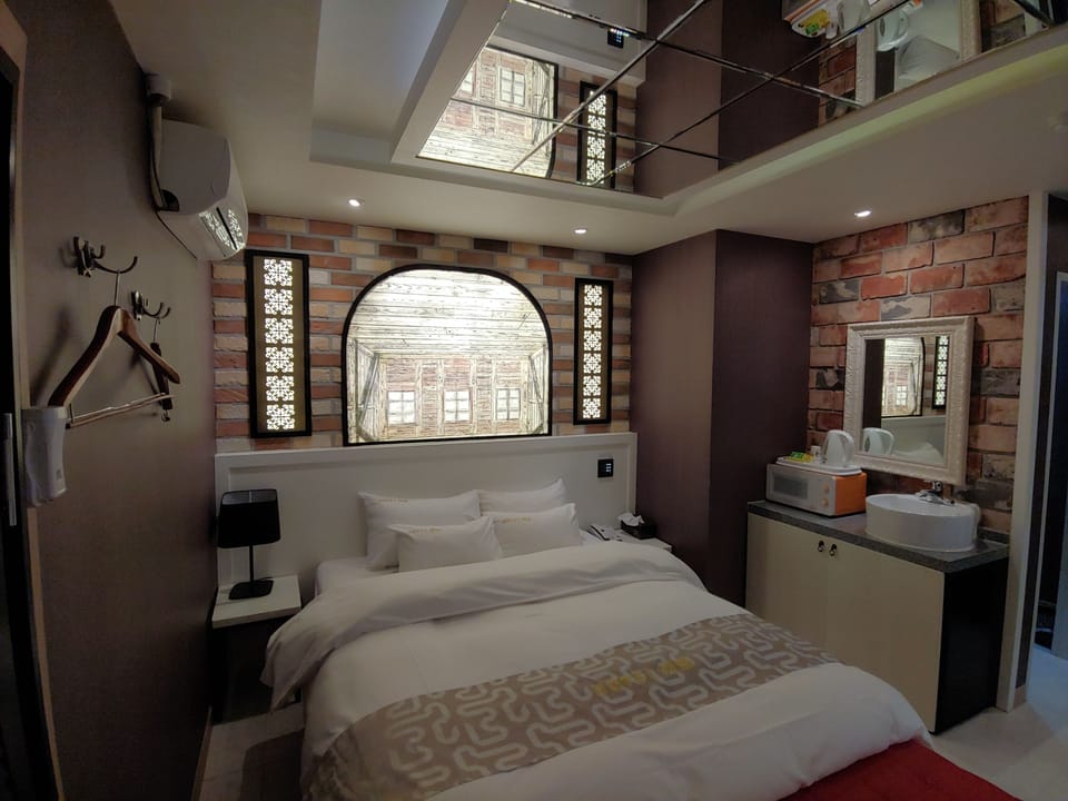 Standard Room | Premium bedding, down comforters, desk, laptop workspace