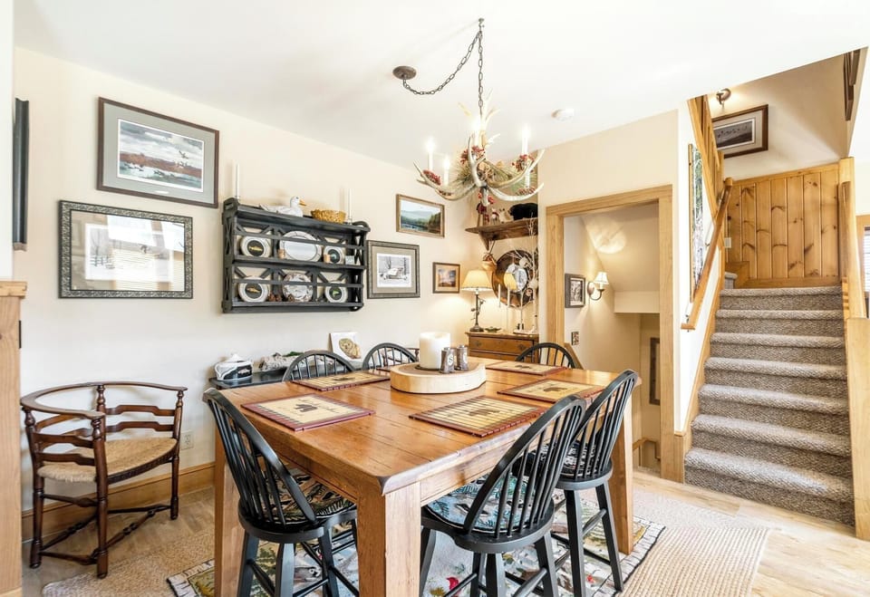 Dining Room Area--- Large Dining Table