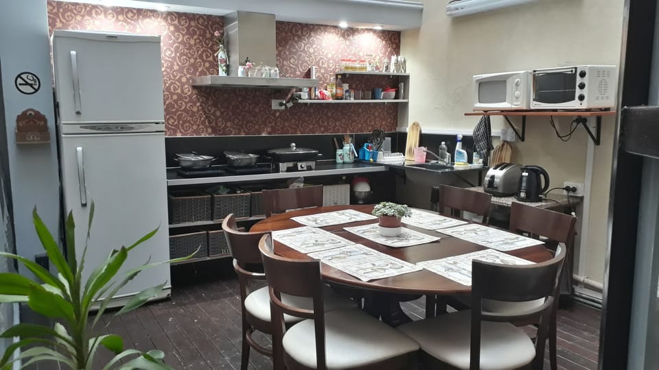 Full-size fridge, microwave, oven, stovetop