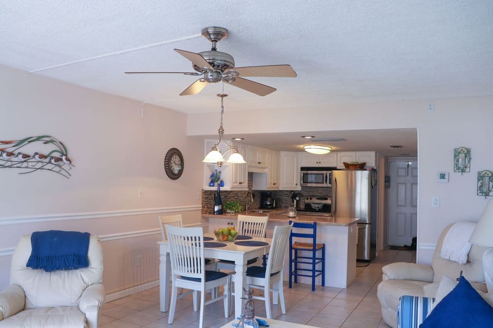 Dining through to the kitchen