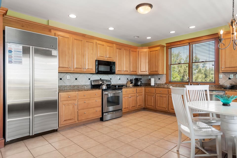 CC157: Currituck Club 157 | Mid Level Kitchen