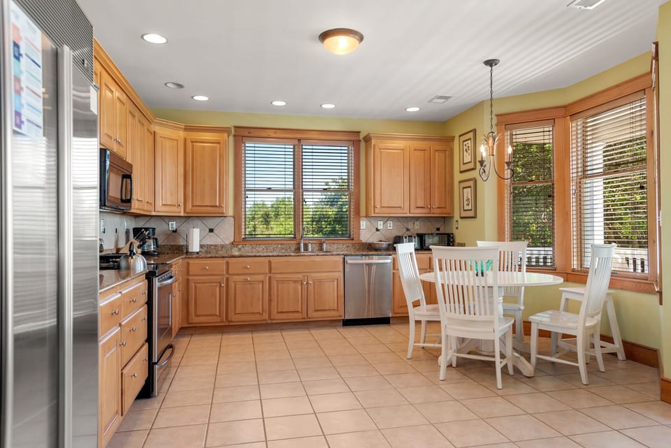 CC157: Currituck Club 157 | Mid Level Kitchen