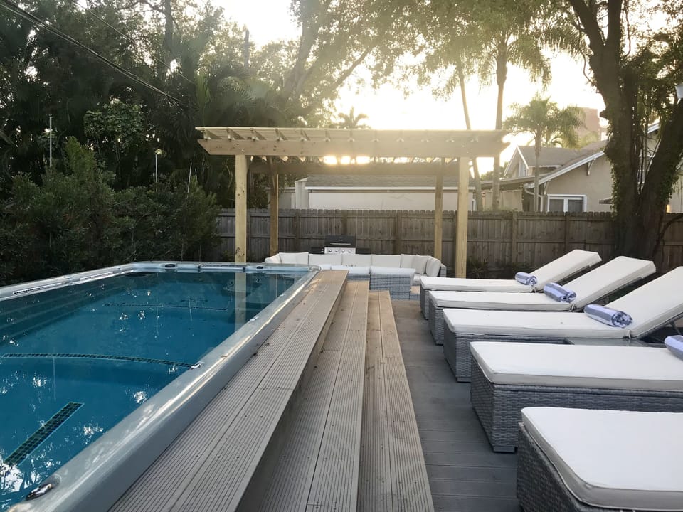 Outdoor spa tub