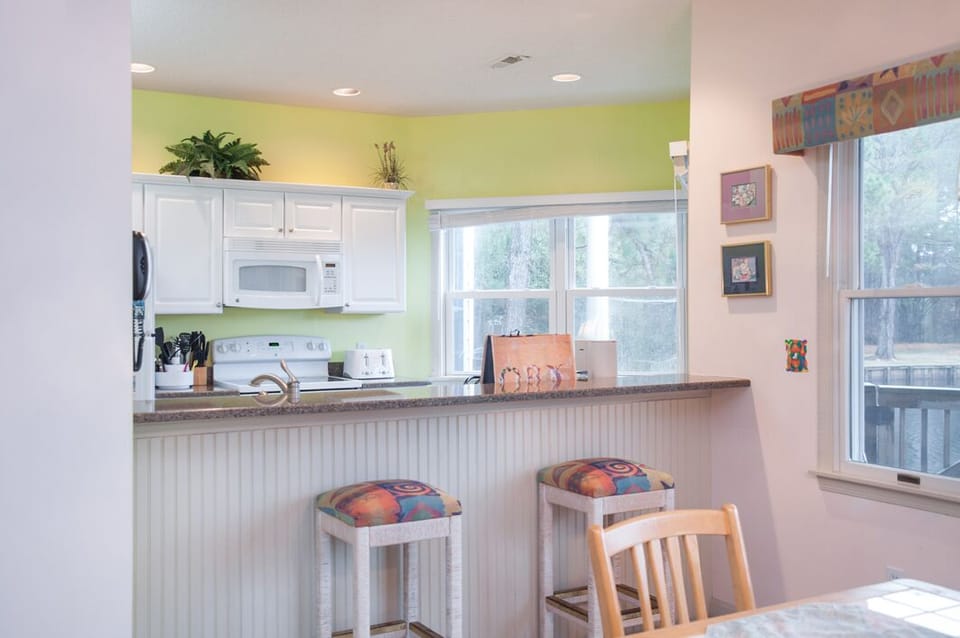 CL415: The Bates Motel | Dining to Kitchen