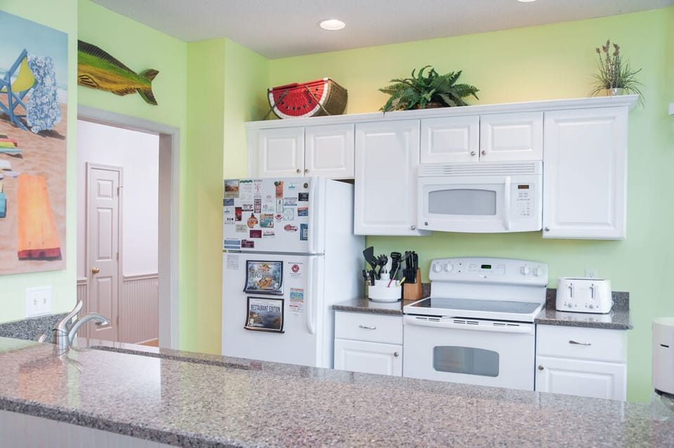 CL415: The Bates Motel | Kitchen