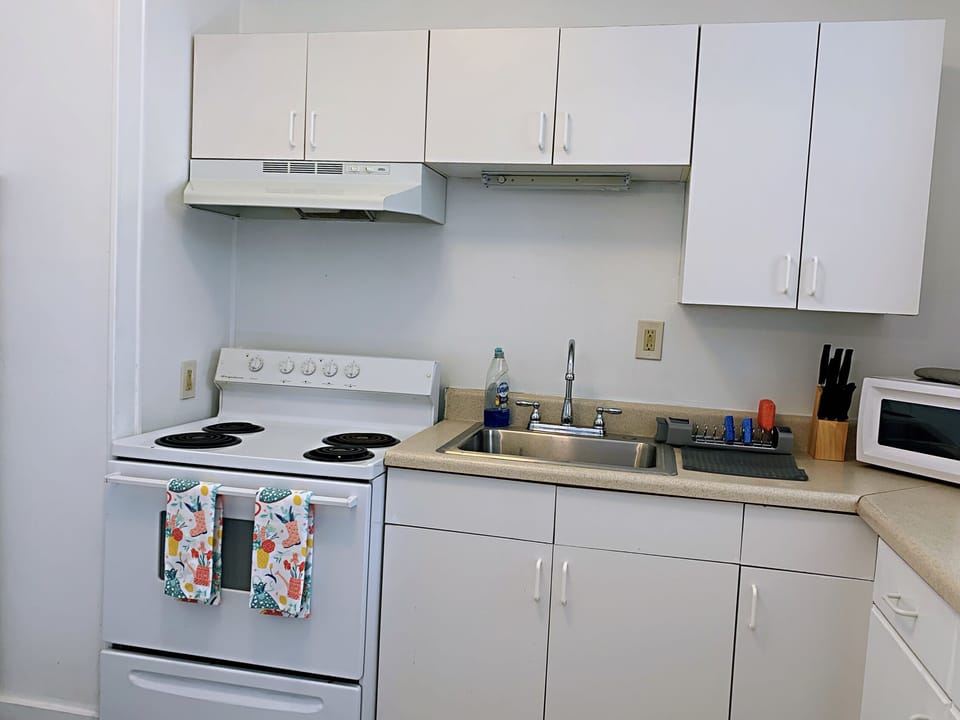 Full kitchen 